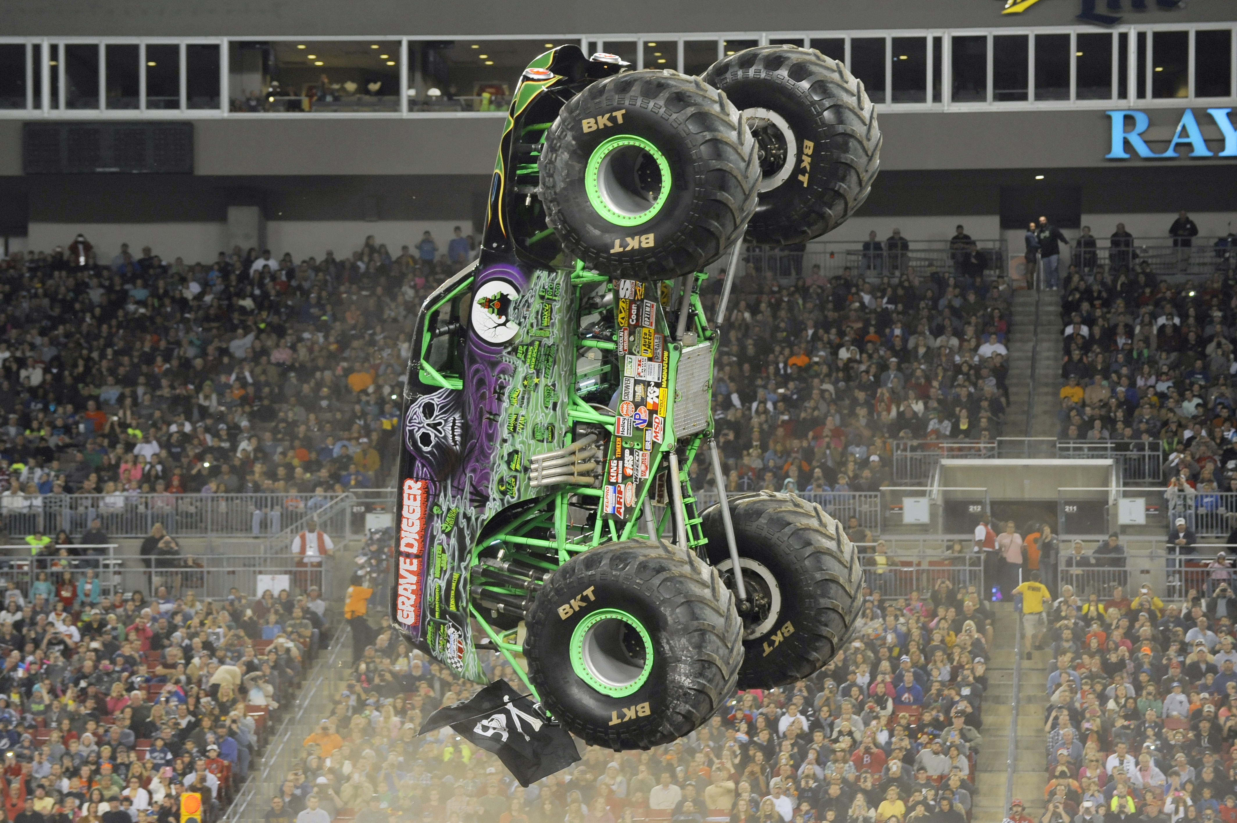 MONSTER JAM: TOUT UN MONDE À DÉCOUVRIR 1