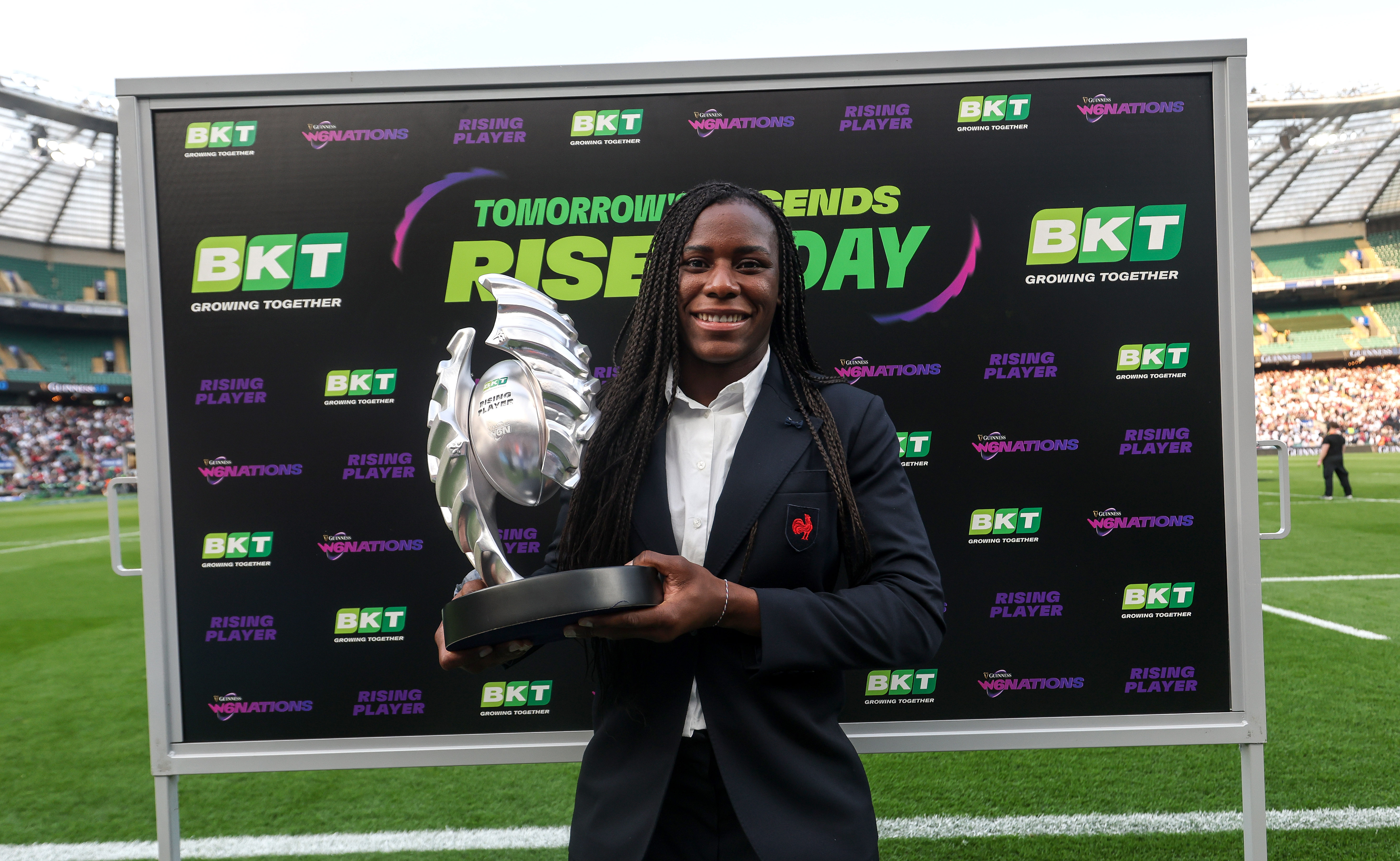SÉRAPHINE OKEMBA IS THE BKT RISING PLAYER OF THE WOMEN’S SIX NATIONS 1